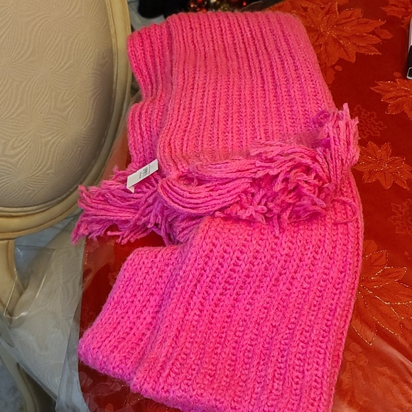 š£FIRM PRICEš£ New pink American eagle scarf